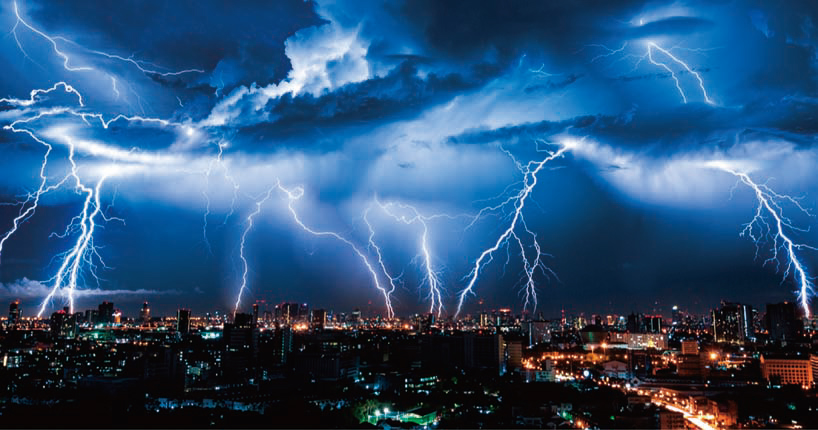 Мълнията пратеник на Вселенския съд