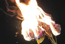 Изгори подарения букет