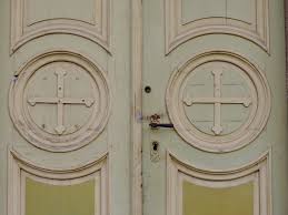 Разпятие от пушек злото не отблъсква