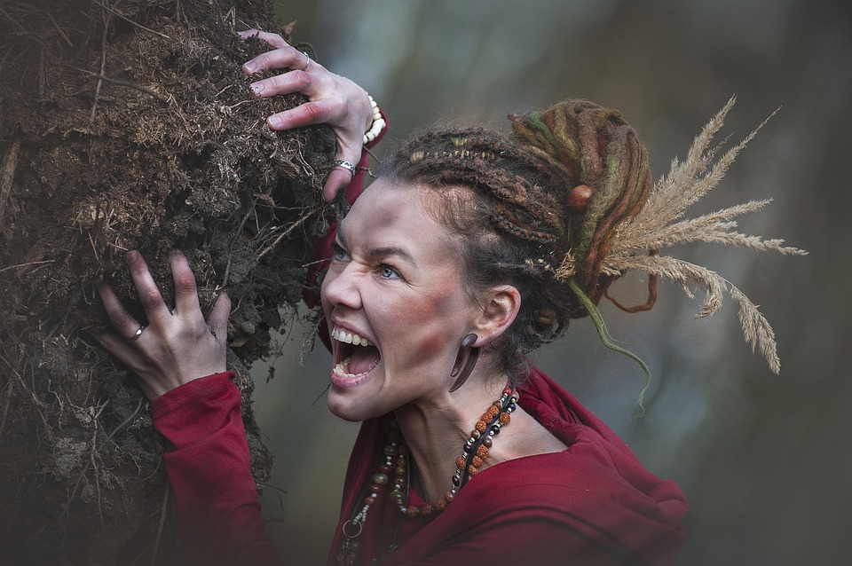 Любовта наказва, омразата защитава