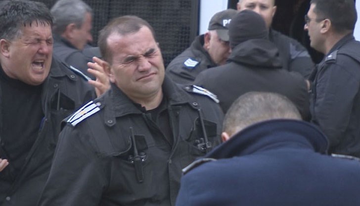 Вятър престъпник разплаква полицаи